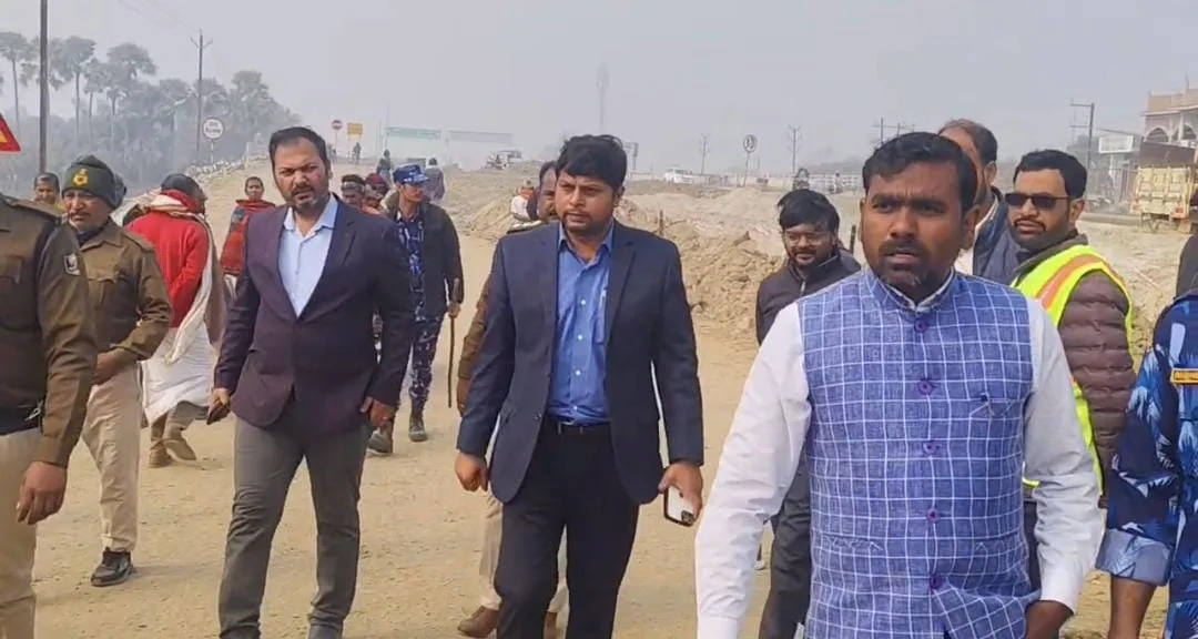 भतोरिया चौक पर अंडरपास निर्माण को लेकर ग्रामीणों का विरोध, प्रशासन की समझाइश से स्थिति हुई सामान्य 1 भतोरिया चौक पर अंडरपास निर्माण को लेकर ग्रामीणों का विरोध, प्रशासन की समझाइश से स्थिति हुई सामान्य