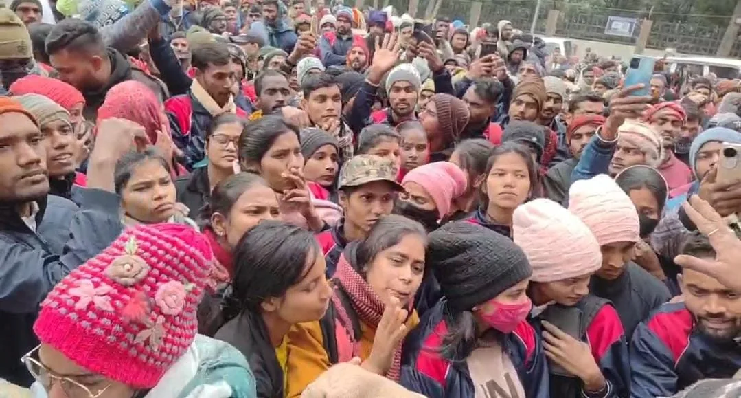 भूमि सुधार जनसंवाद में पहुंचे उपमुख्यमंत्री टाउन हॉल के बाहर होमगार्ड अभ्यर्थियों का प्रदर्शन, नियुक्ति की मांग को लेकर हंगामा