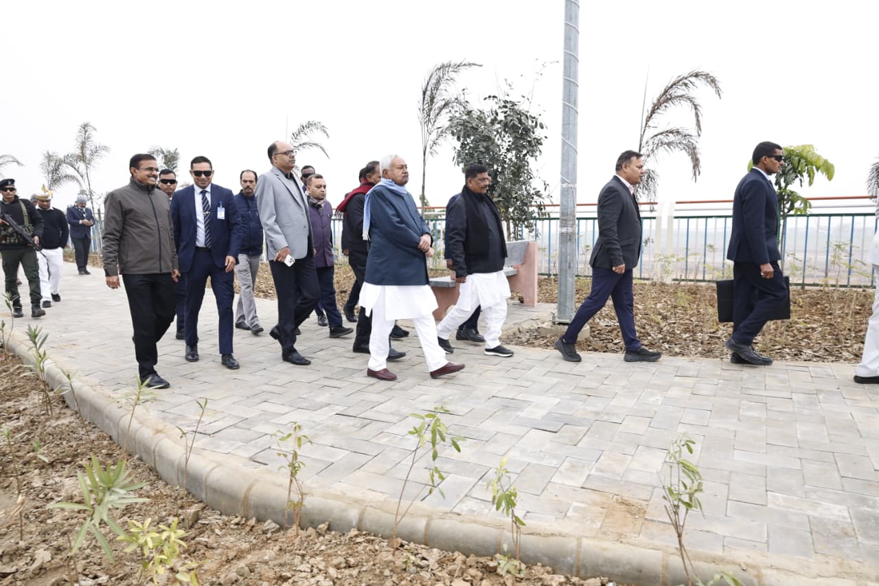 जेपी गंगापथ के सौंदर्याकरण कार्य का मुख्यमंत्री ने किया निरीक्षण, बोले—हरियाली बढ़ेगी, यह क्षेत्र बनेगा लोगों के आकर्षण का केंद्र