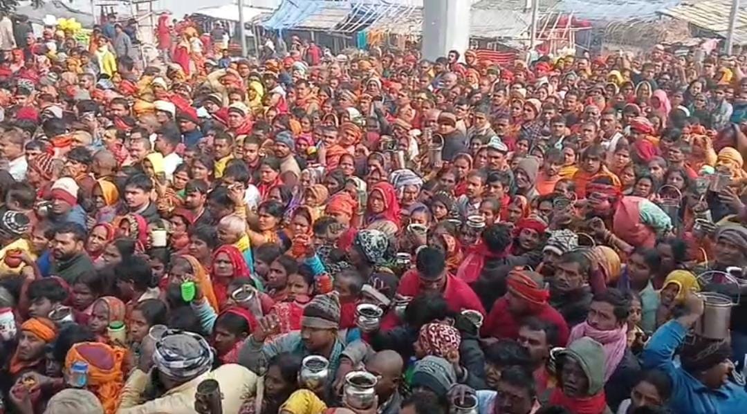 मौनी अमावस्या पर मिथिलांचल के हजारों कांवरियों से गूंजा अजगैबीनाथ धाम