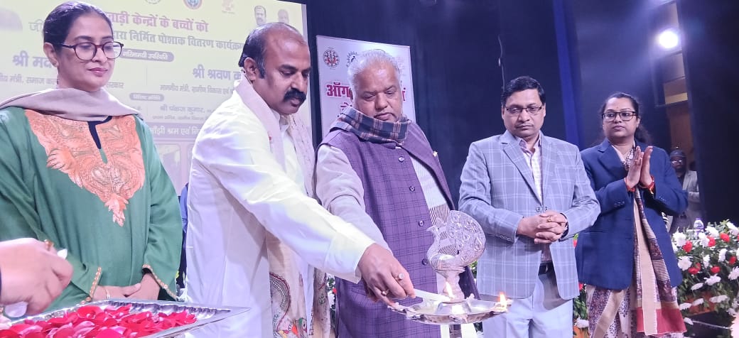 अब स्कूल के बच्चों को भी ‘जीविका दीदी’ की पोशाक, ग्रामीण महिलाओं को मिलेगा बड़ा रोजगार अवसर