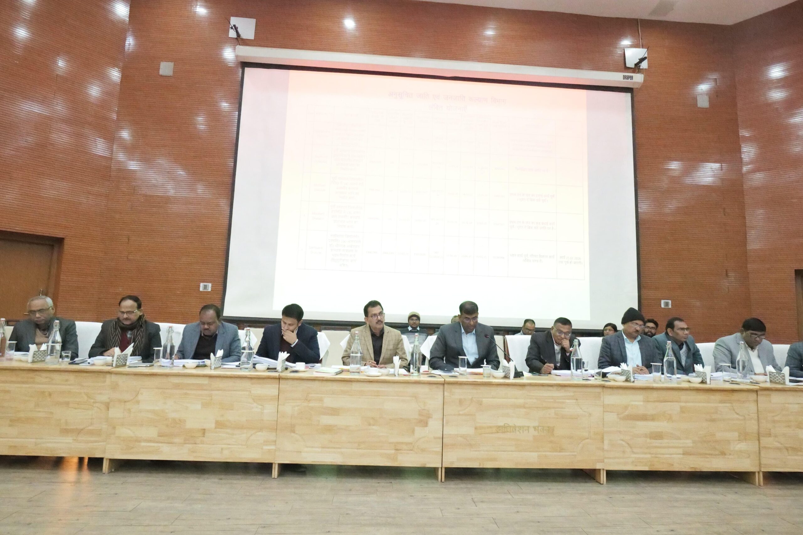 भवन निर्माण विभाग की योजनाओं की राजस्तरीय समीक्षा, लंबित परियोजनाओं में तेजी के सख्त निर्देश