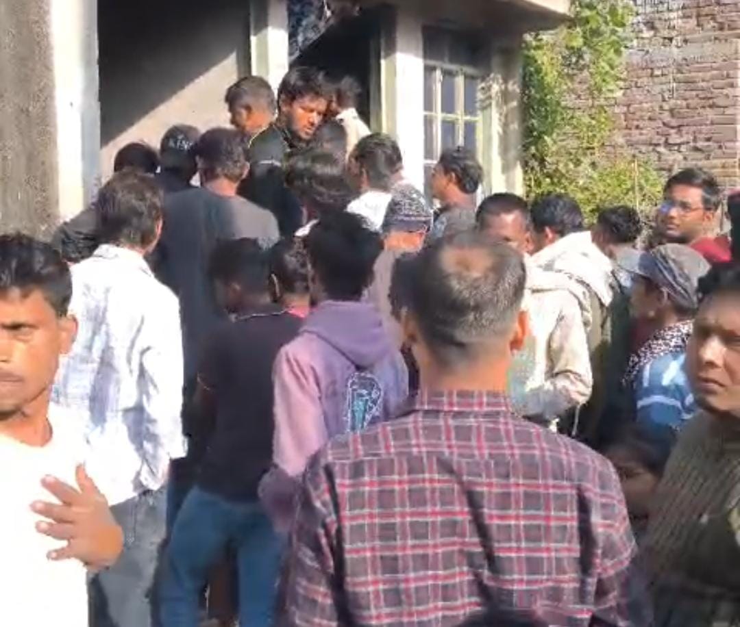 भागलपुर में दर्दनाक सड़क हादसा: तेज रफ्तार बाइक बिजली पोल से टकराई, पीछे बैठे युवक की मौके पर मौत, चालक गंभीर