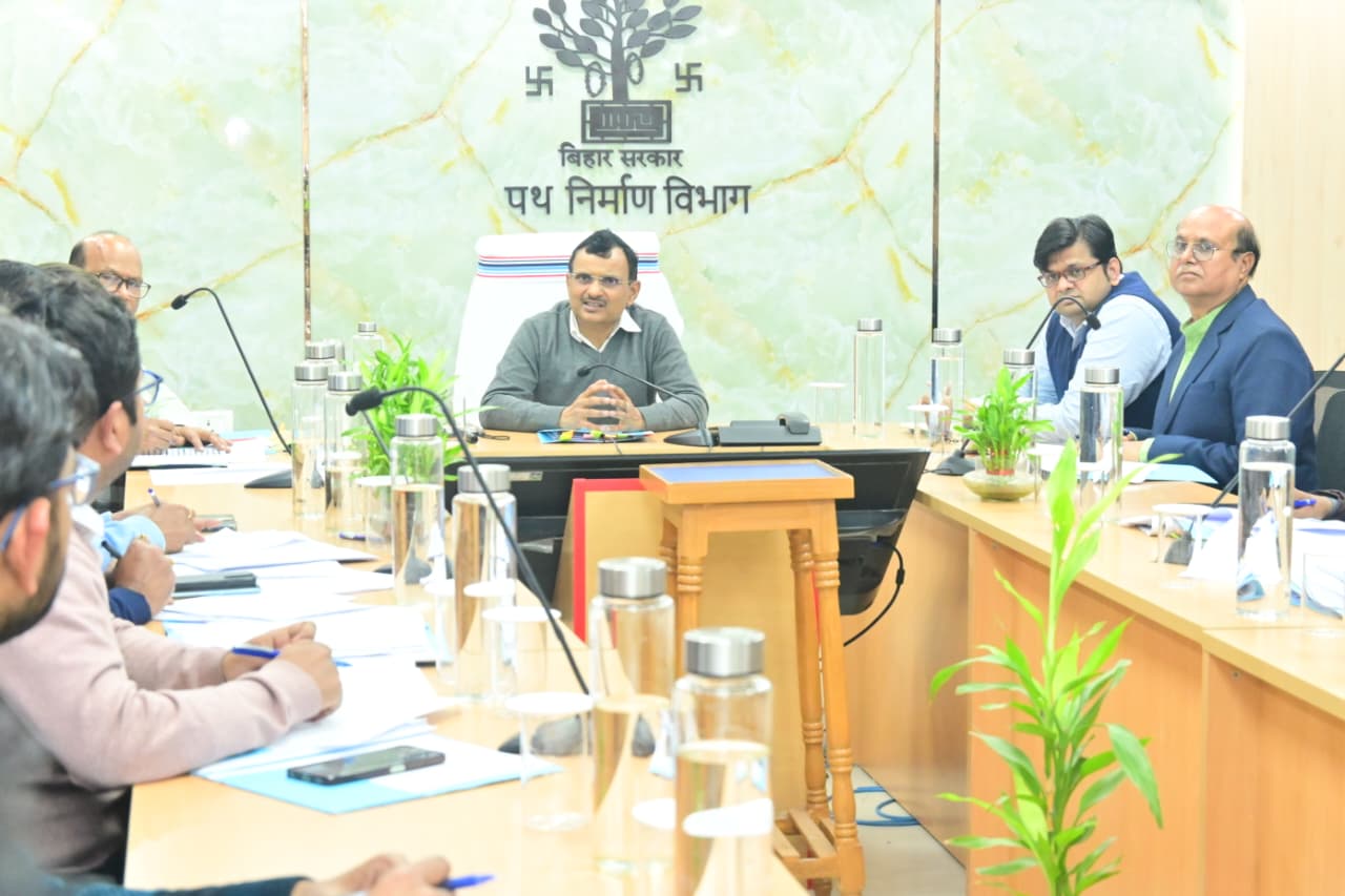 पटना की 22 सड़क परियोजनाओं की समीक्षा:सचिव पंकज कुमार पाल बोले– बिना NOC सड़क तोड़ने पर होगी सख्त कार्रवाई