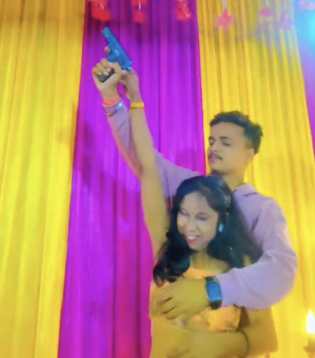 रिसेप्शन पार्टी में तमंचे पर डांस, महिला से भी कराई फायरिंग; भोजपुर में हर्ष फायरिंग का वीडियो वायरल