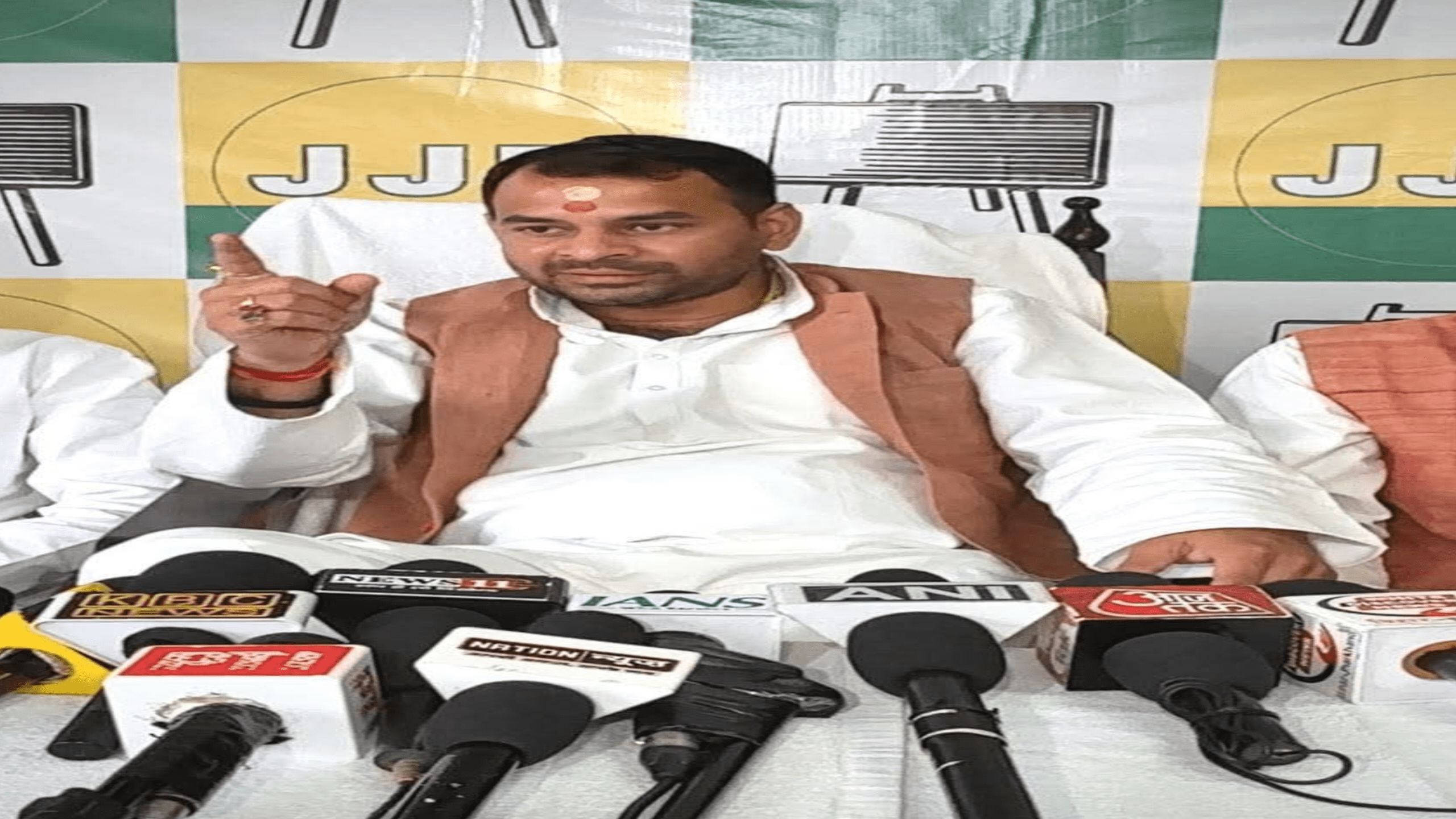 तेजप्रताप का बड़ा धमाका: बोले- मेरा कोई बच्चा नहीं, मुझे फंसाया जा रहा; 5 RJD नेताओं को बताया ‘जयचंद’, भाई तेजस्वी के दोस्त का भी नाम