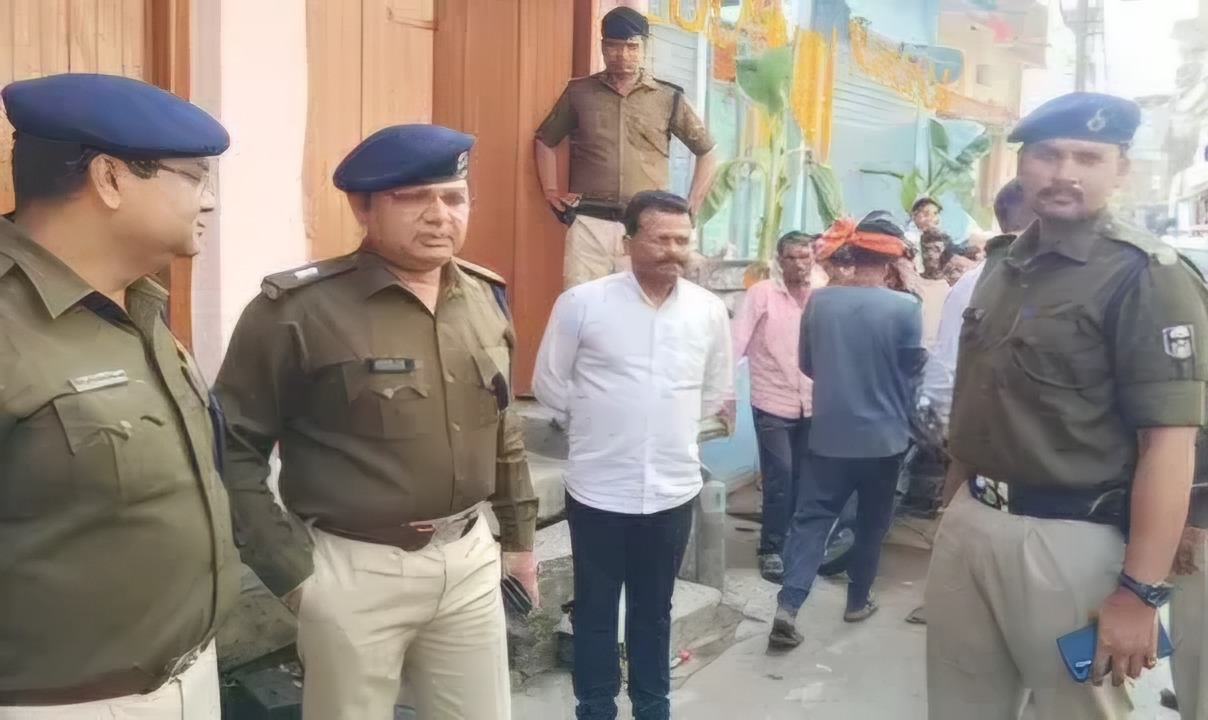 पटना में सनसनी: कोर्ट मुंशी की पत्नी की घर में घुसकर निर्मम हत्या; गर्दन और जबड़े पर तेज हथियार से वार