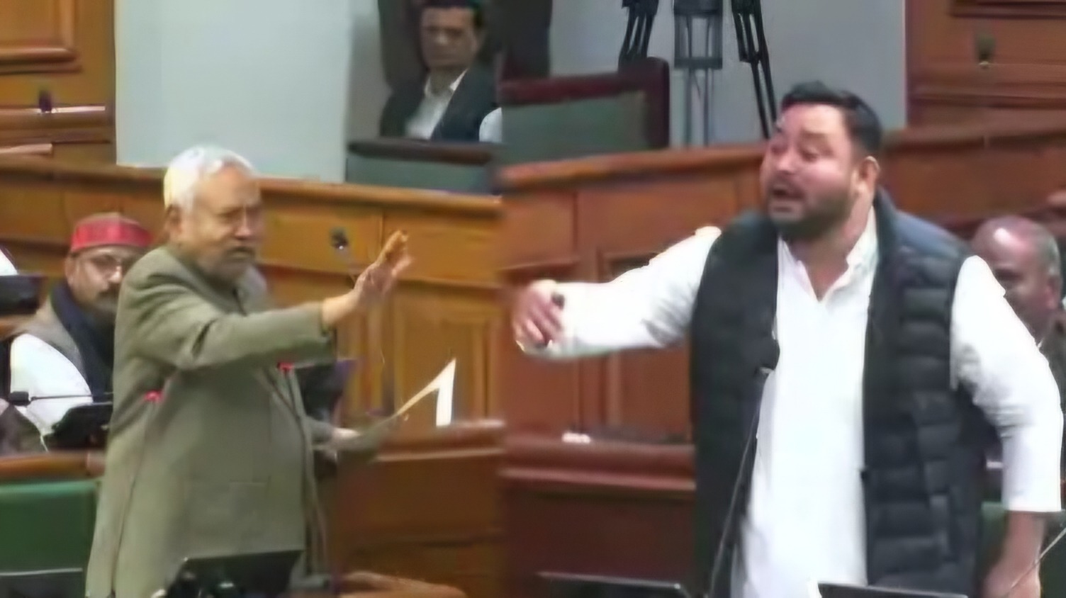 विधानसभा में ‘महा-संग्राम’: नीतीश का तेजस्वी पर सीधा प्रहार, बोले- ‘कितना पैसा दिया था 6 विधायकों को तोड़ने के लिए?’