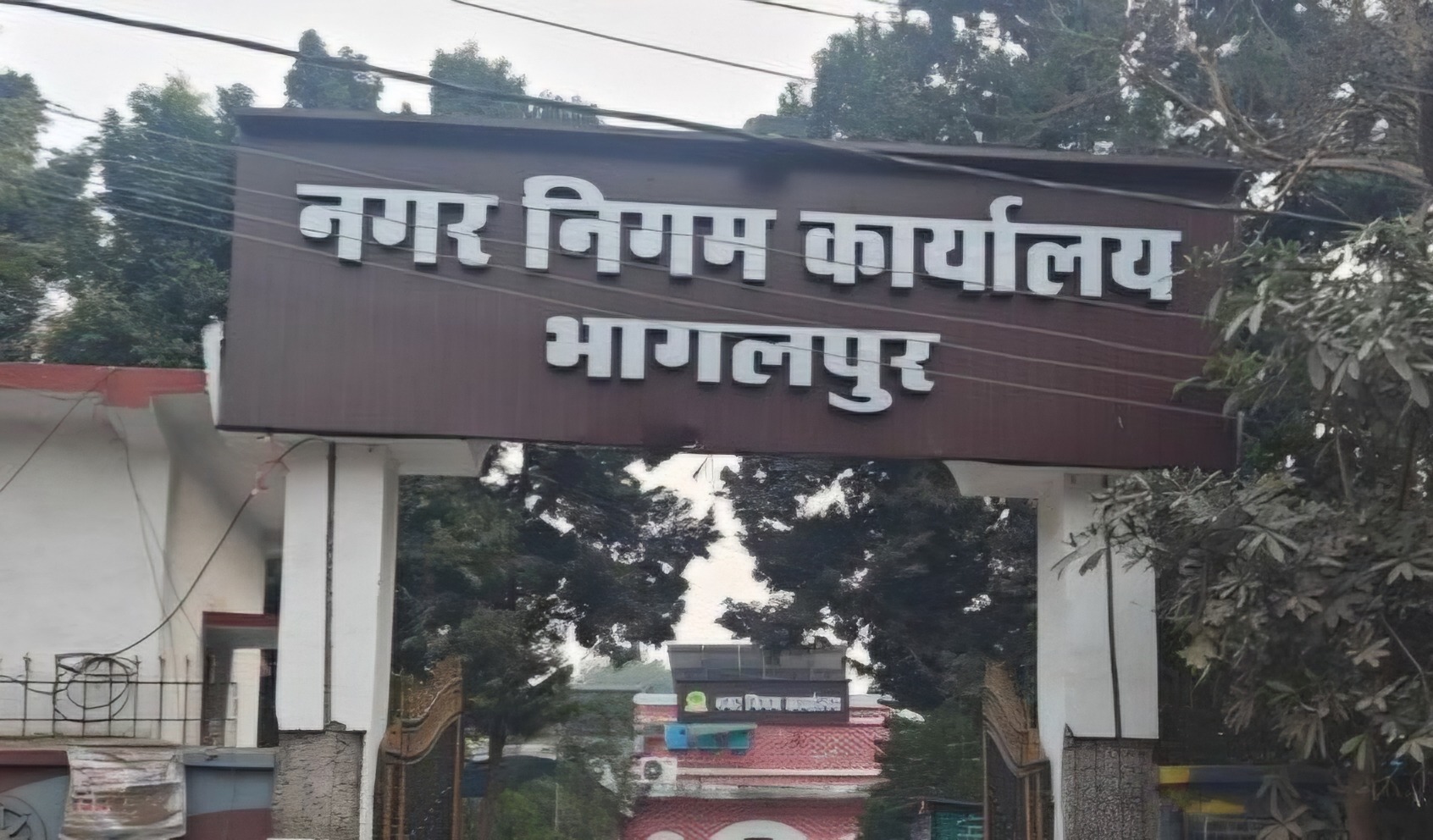 भागलपुर नगर निगम का ‘बुलडोजर प्लान’: 700 अवैध इमारतों पर लटकी तलवार; गंदगी फैलाने वाले 5000 लोग चिन्हित, अब लगेगा भारी जुर्माना