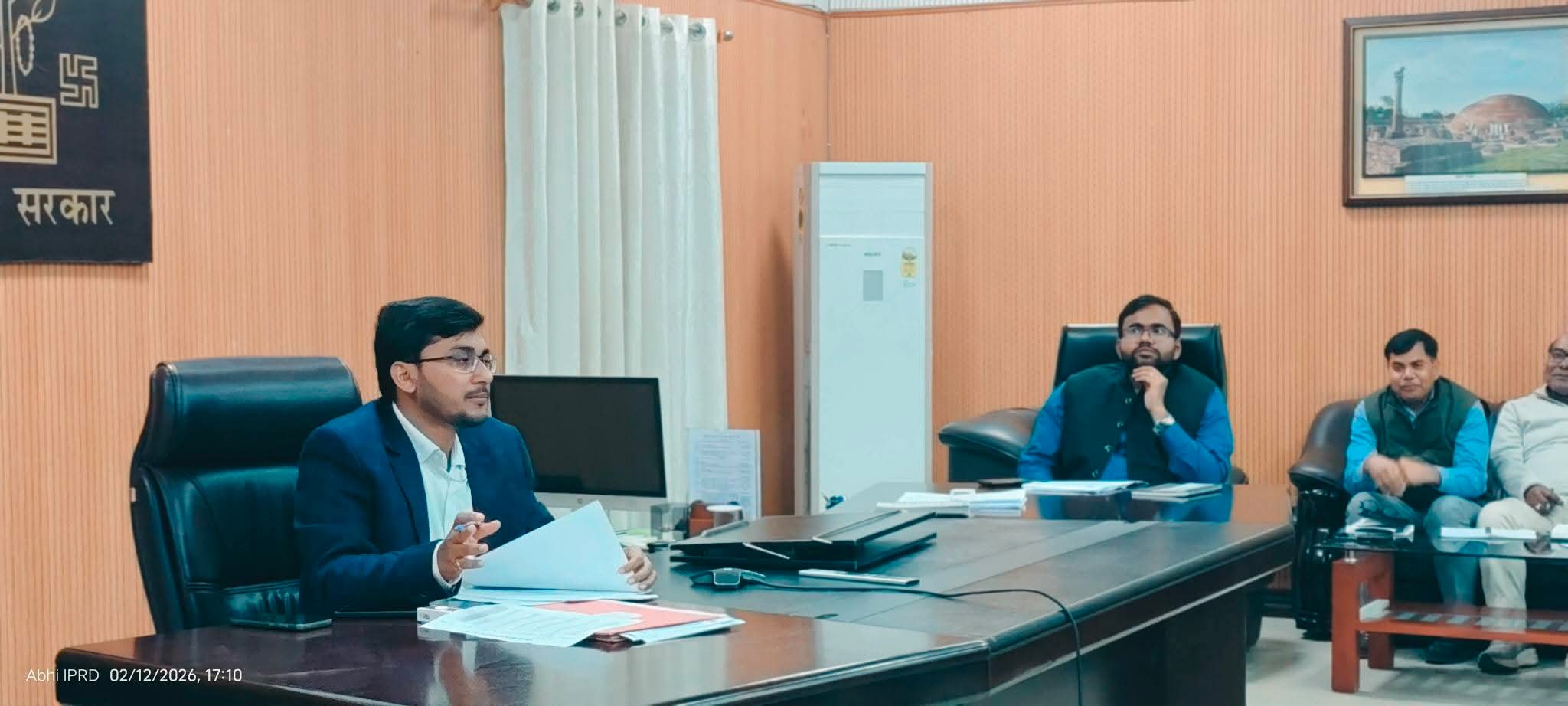 फार्मर रजिस्ट्री में सुस्ती पड़ी भारी: डीएम ने 12 कर्मियों का वेतन रोका, शो-कॉज जारी; 15 फरवरी तक मिला ‘करो या मरो’ का अल्टीमेटम