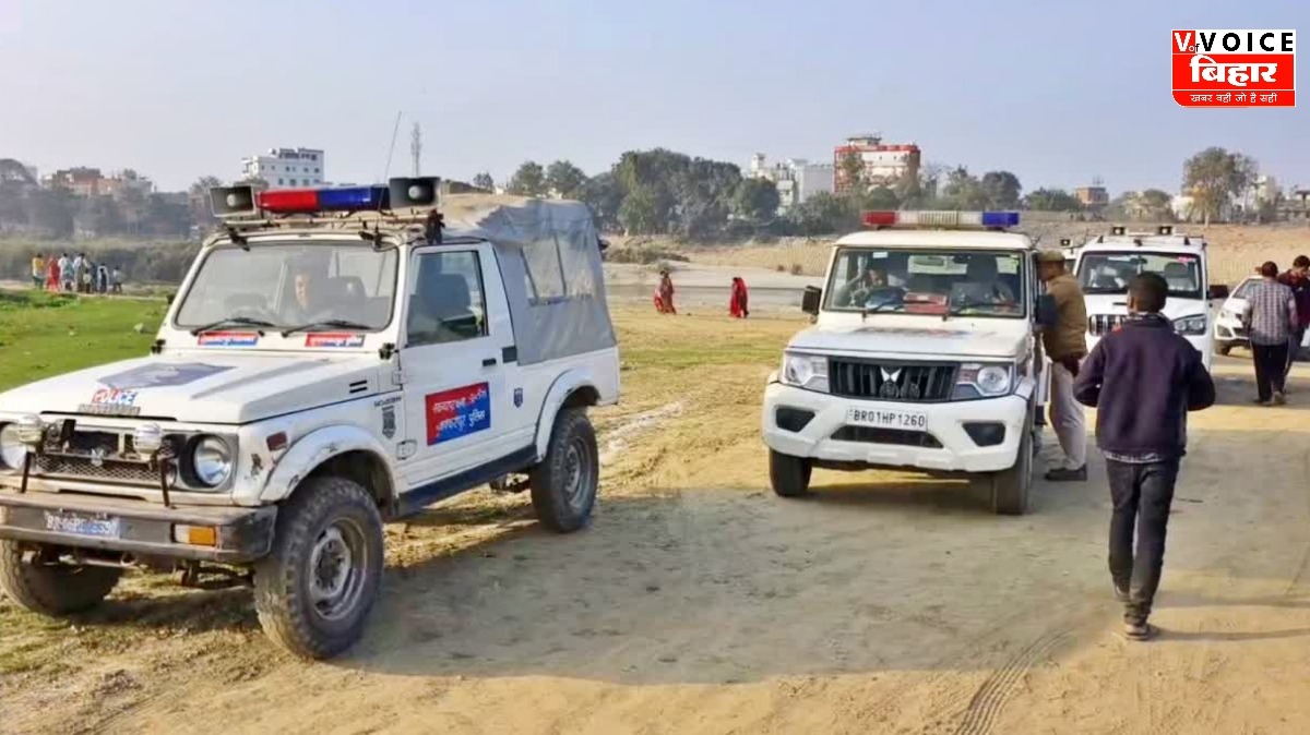 मुजफ्फरपुर में युवक का खून से लथपथ शव बरामद, कनपटी में गोली का निशान, पिस्टल और बाइक मिली