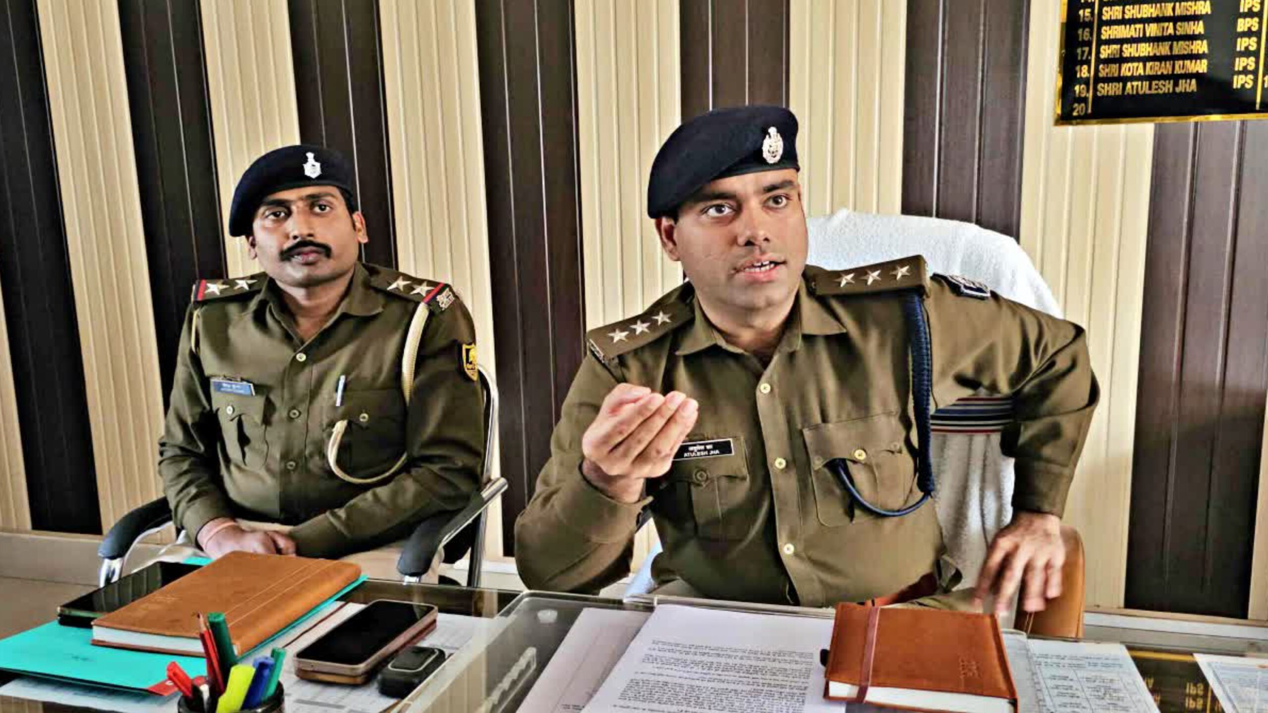 रील बनाने के चक्कर में पुलिस वर्दी पहनना पड़ा भारी, रोहतास में चार युवक गिरफ्तार