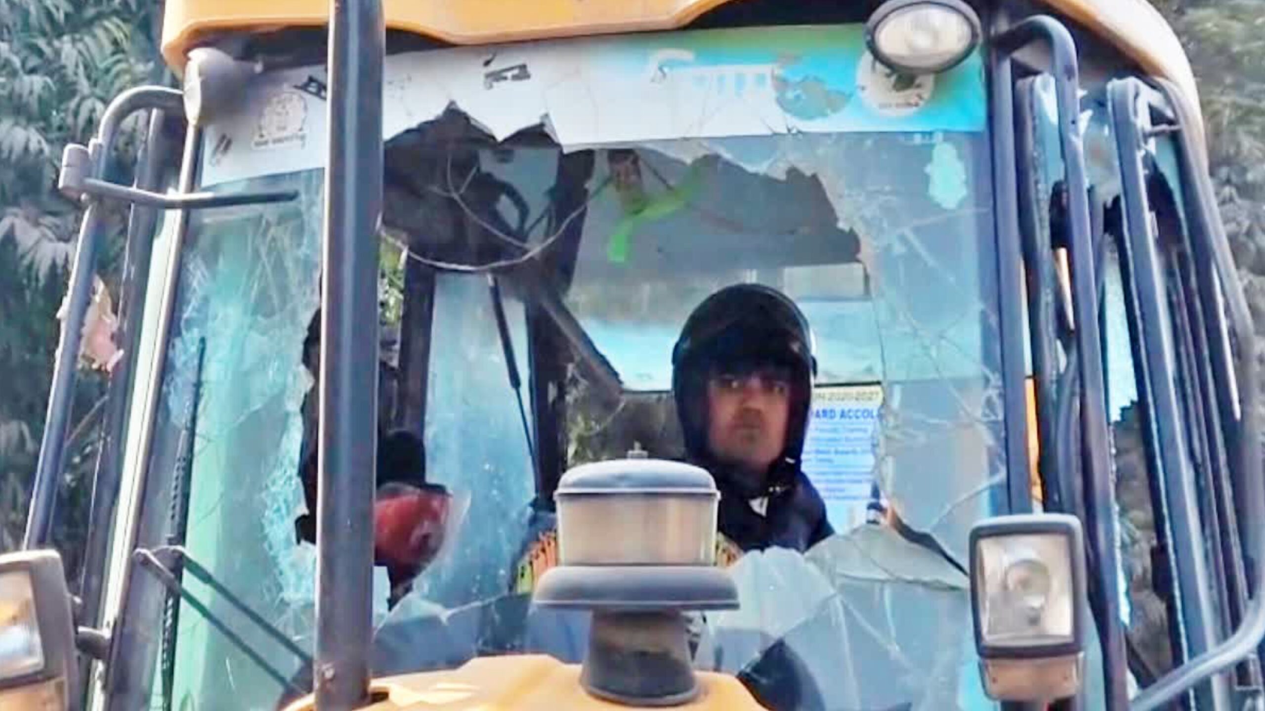 पटना में अतिक्रमण हटाने के दौरान बवाल, प्रशासनिक टीम पर पथराव; पुलिस अधिकारी घायल