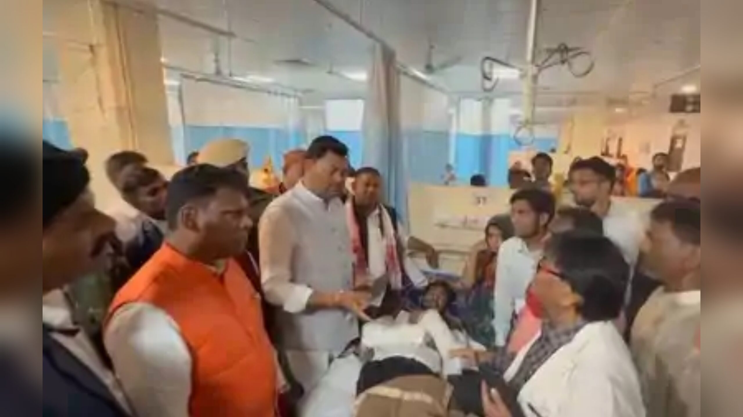 बिहार में 6 साल की मासूम के साथ बर्बरता, मंत्री लखेंद्र पासवान ने अस्पताल अधीक्षक को लगाई क्लास