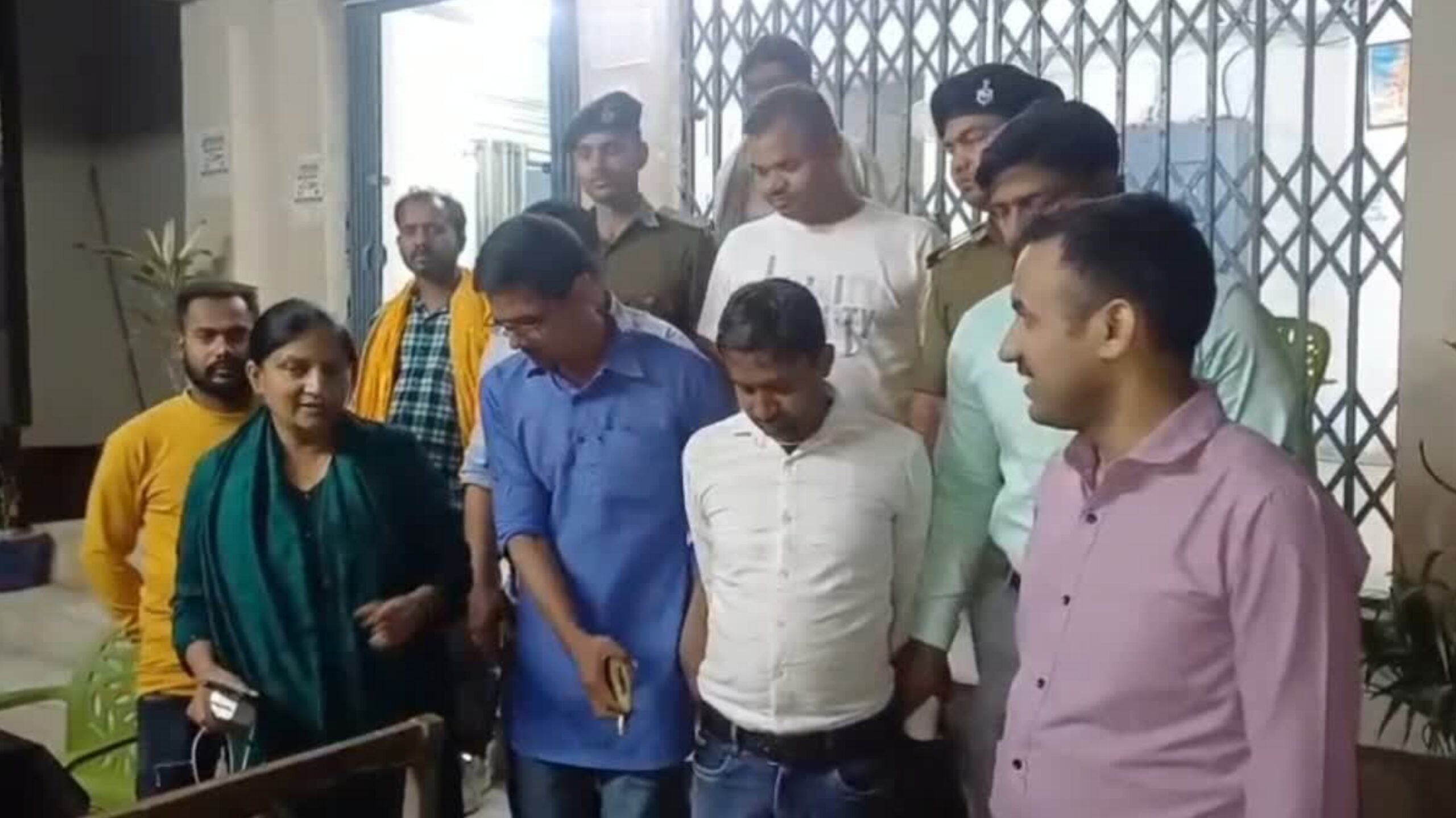 बिहार में घूसखोरी पर बड़ी कार्रवाई: रोहतास में पंचायत सचिव 12 हजार रिश्वत लेते गिरफ्तार