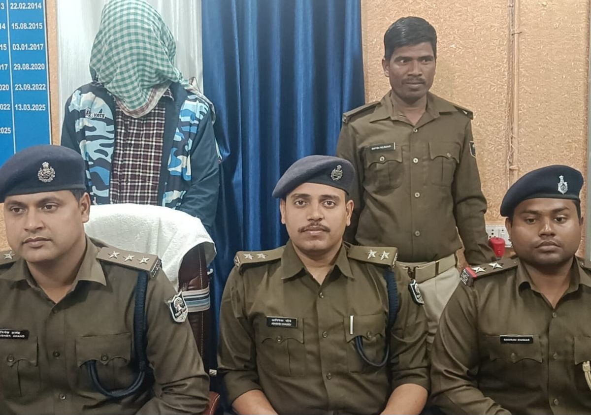 मुंगेर में ‘जबरन शादी’ का खौफनाक खेल: भागलपुर की नाबालिग का अपहरण कर भरवा दी मांग; पुलिस की रेड में 3 गिरफ्तार, दूल्हा फरार