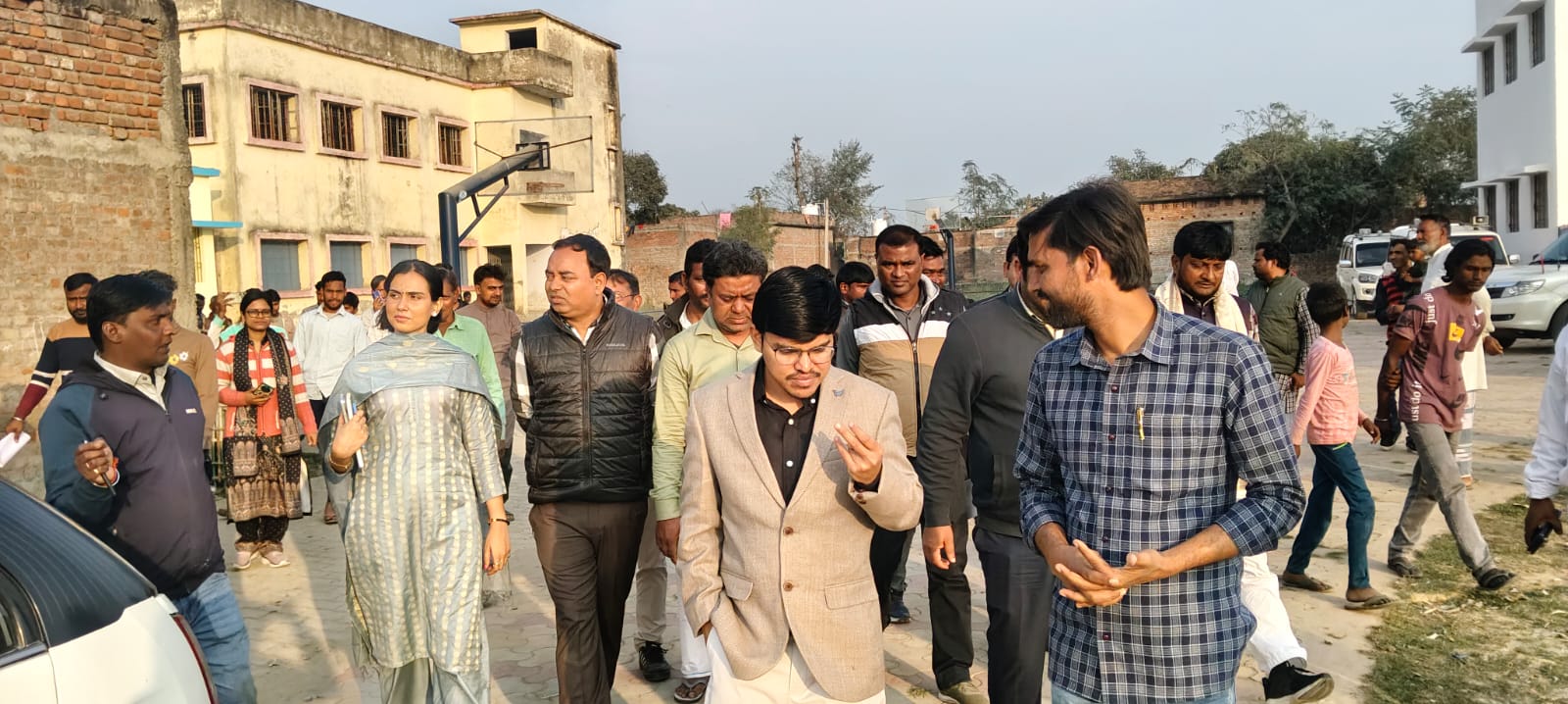 गोराडीह में योजनाओं की जमीनी हकीकत जांचने पहुंचे डीडीसी, गुणवत्ता और पारदर्शिता पर दिया जोर