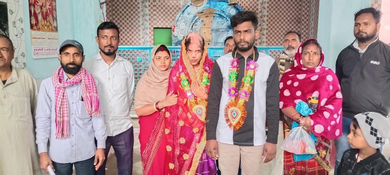 थाना बना गवाह, शिव मंदिर में बंधा प्रेम का बंधन.. पुलिस और ग्रामीण बने बाराती