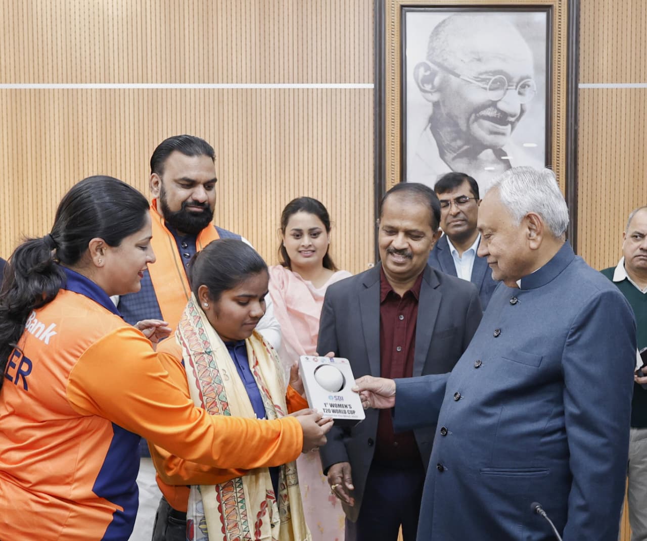 बक्सर की बेटी T-20 वर्ल्ड कप विजेता अनु कुमारी को दिए 23.43 लाख; सीएम नीतीश ने कहा- आप बिहार का गौरव, मिलेगी सरकारी नौकरी