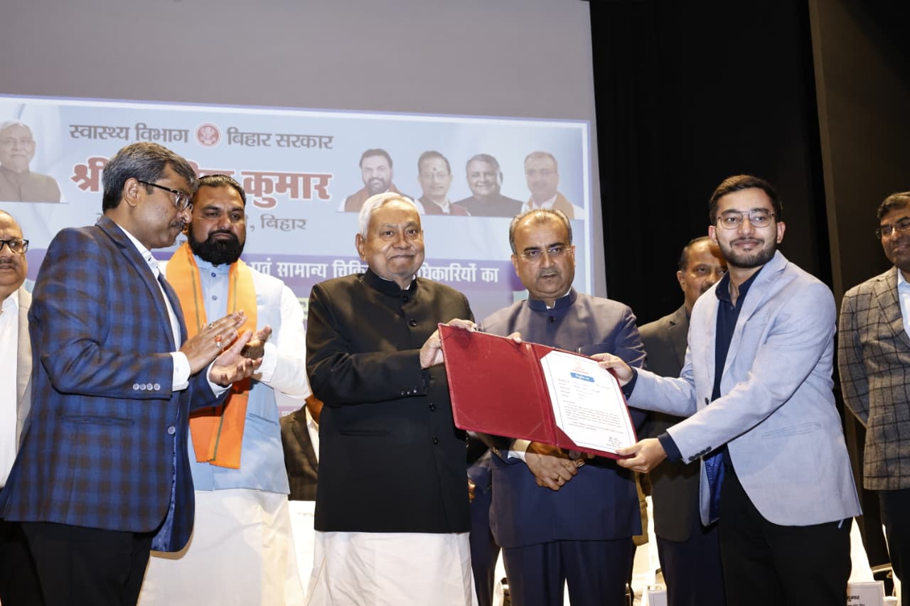 बिहार को मिले 1224 नए डॉक्टर: CM नीतीश ने सौंपे नियुक्ति पत्र; बोले- जिम्मेदारी से काम करें, ताकि जनता को मिले बेहतर इलाज