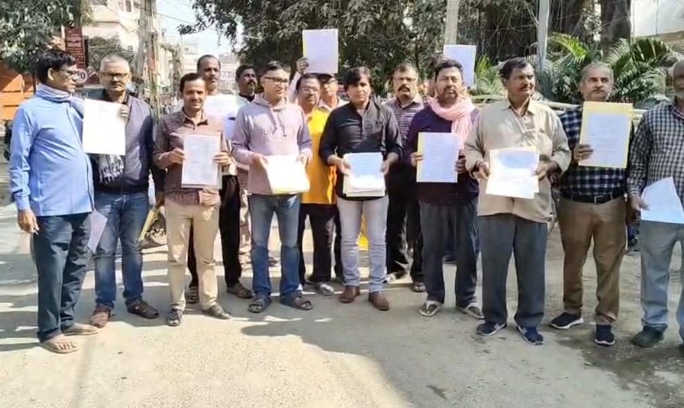 भागलपुर में ओवरब्रिज निर्माण पर बवाल: बिना नोटिस जमीन अधिग्रहण का आरोप; सैकड़ों लोग सड़क पर उतरे, प्रशासन को दी चेतावनी