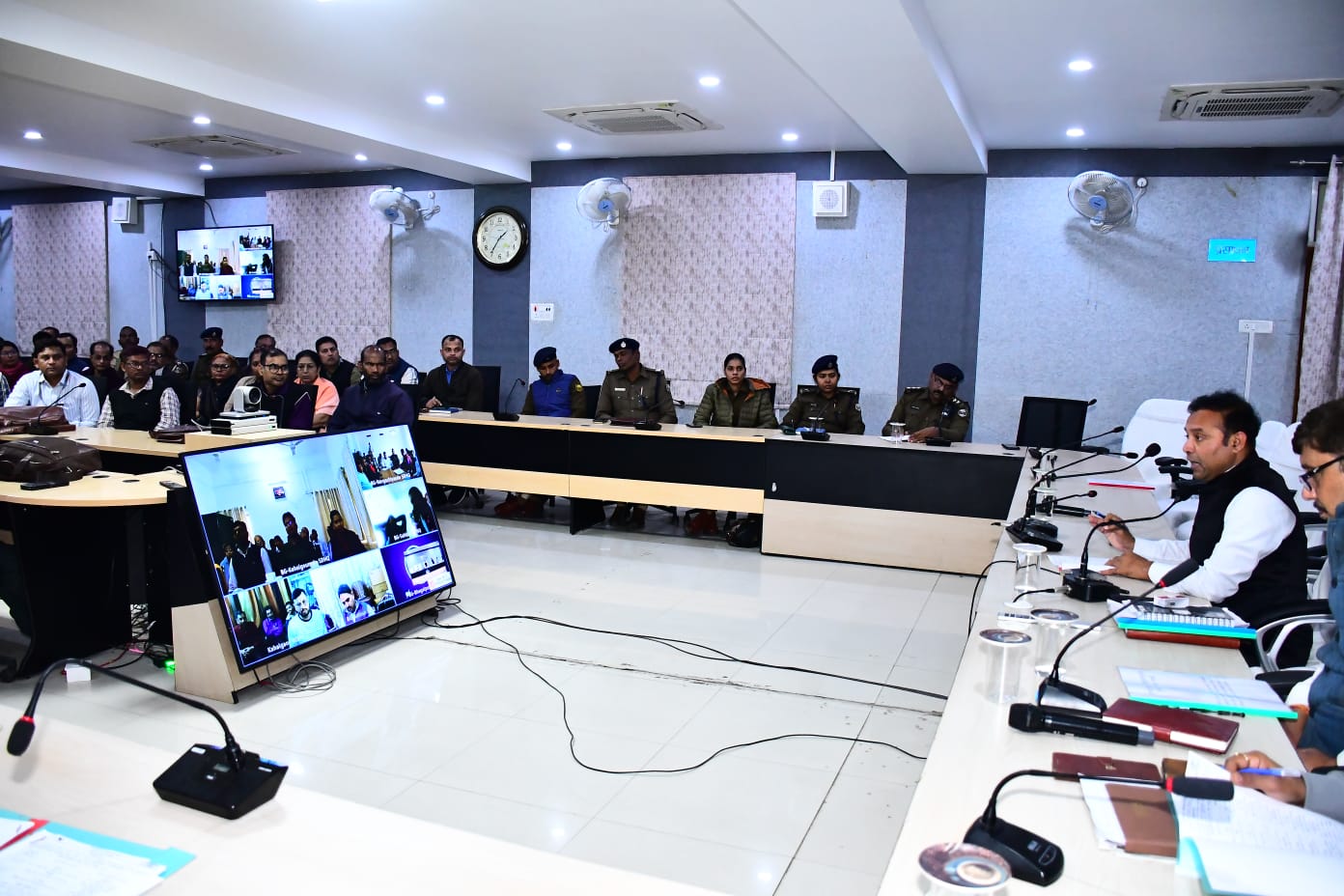 ​भागलपुर में मैट्रिक परीक्षा: जूता-मोजा पहनकर आने पर ‘नो एंट्री’; 17 फरवरी से 61 केंद्रों पर होगी परीक्षा, DM ने जारी की सख्त गाइडलाइन