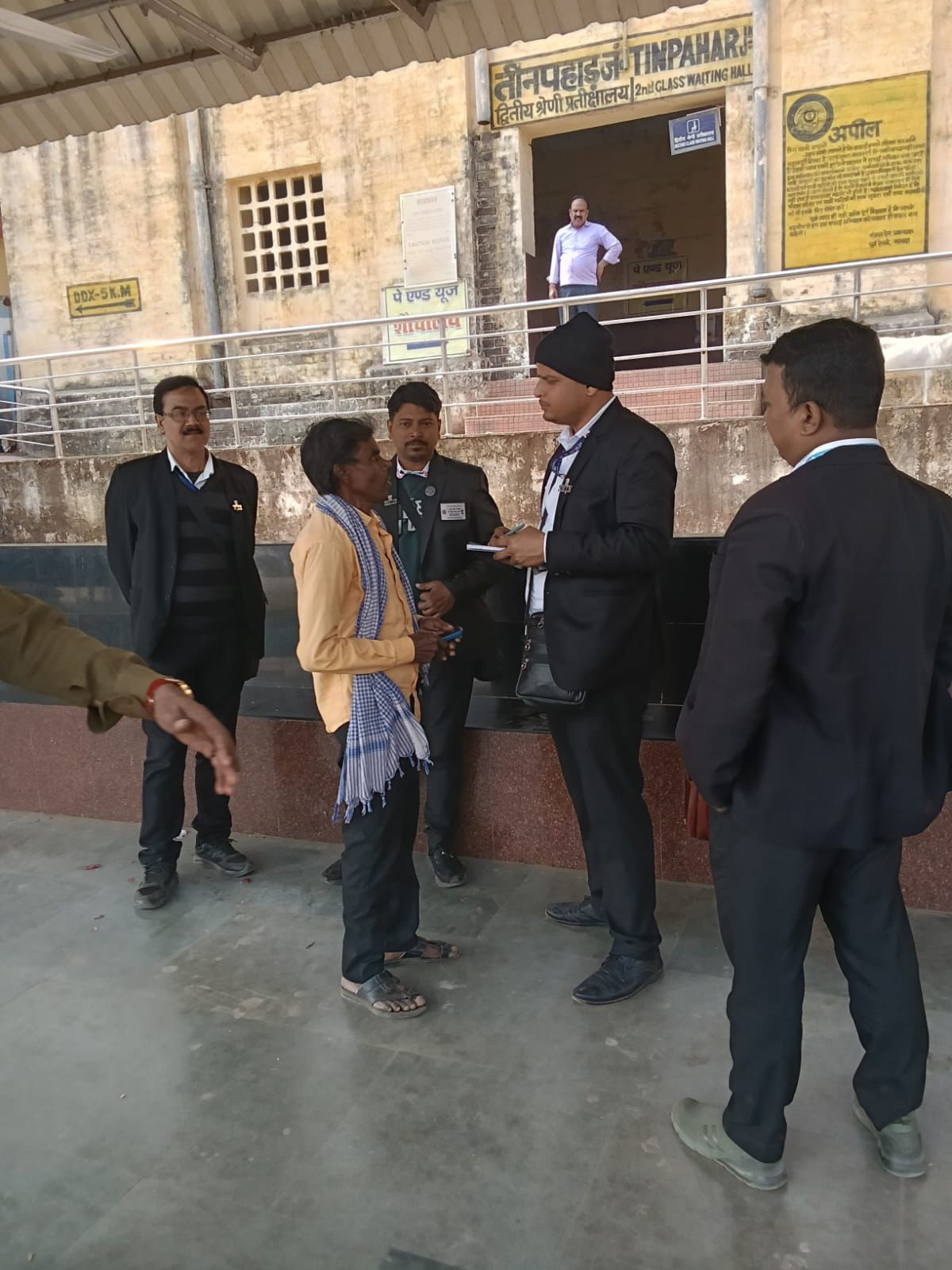 भागलपुर-मालदा रूट पर रेलवे की ‘रेड’; बिना टिकट यात्रियों में हड़कंप, 652 धराए, वसूला गया 3.70 लाख का जुर्माना