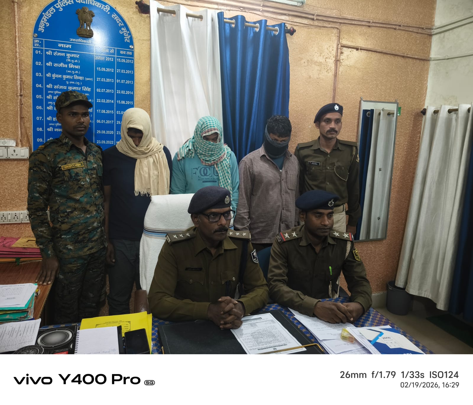 मुंगेर: बनरघट्टा पहाड़ी पर अवैध मिनीगन फैक्ट्री का भंडाफोड़; पुलिस ने तीन कारीगरों को दबोचा, भारी मात्रा में मशीनें और हथियार बरामद