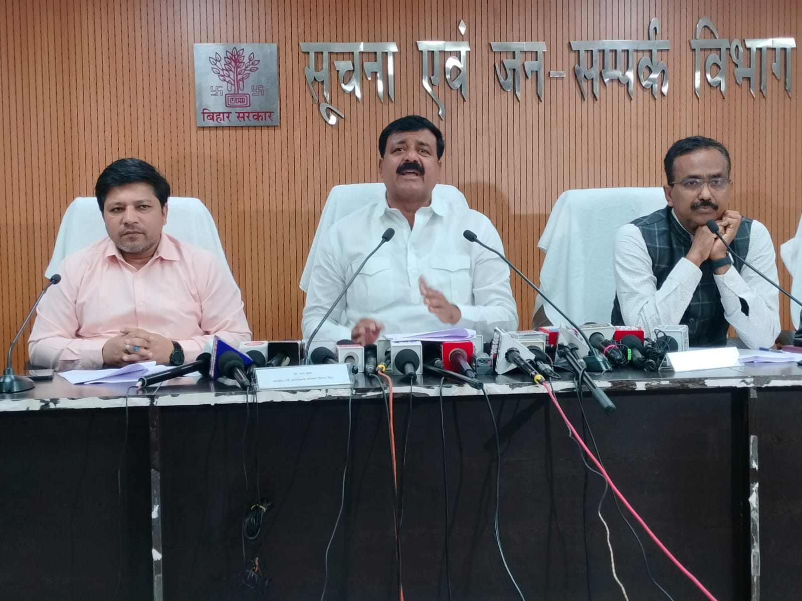 बिहार में अल्पसंख्यकों के लिए खुला खजाना: 1076 पदों पर बंपर बहाली, हर प्रखंड में बैठेंगे अधिकारी; 20 साल में 3.53 करोड़ से बढ़कर 1041 करोड़ हुआ बजट