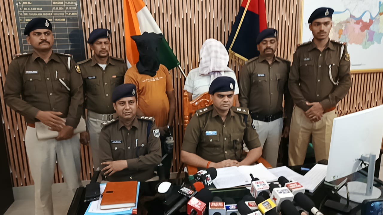 भागलपुर में स्मैक सिंडिकेट का भंडाफोड़: रेलवे लाइन किनारे चल रहा था मौत का सौदा; 14 पुड़िया और ₹90 हजार कैश के साथ 2 गिरफ्तार