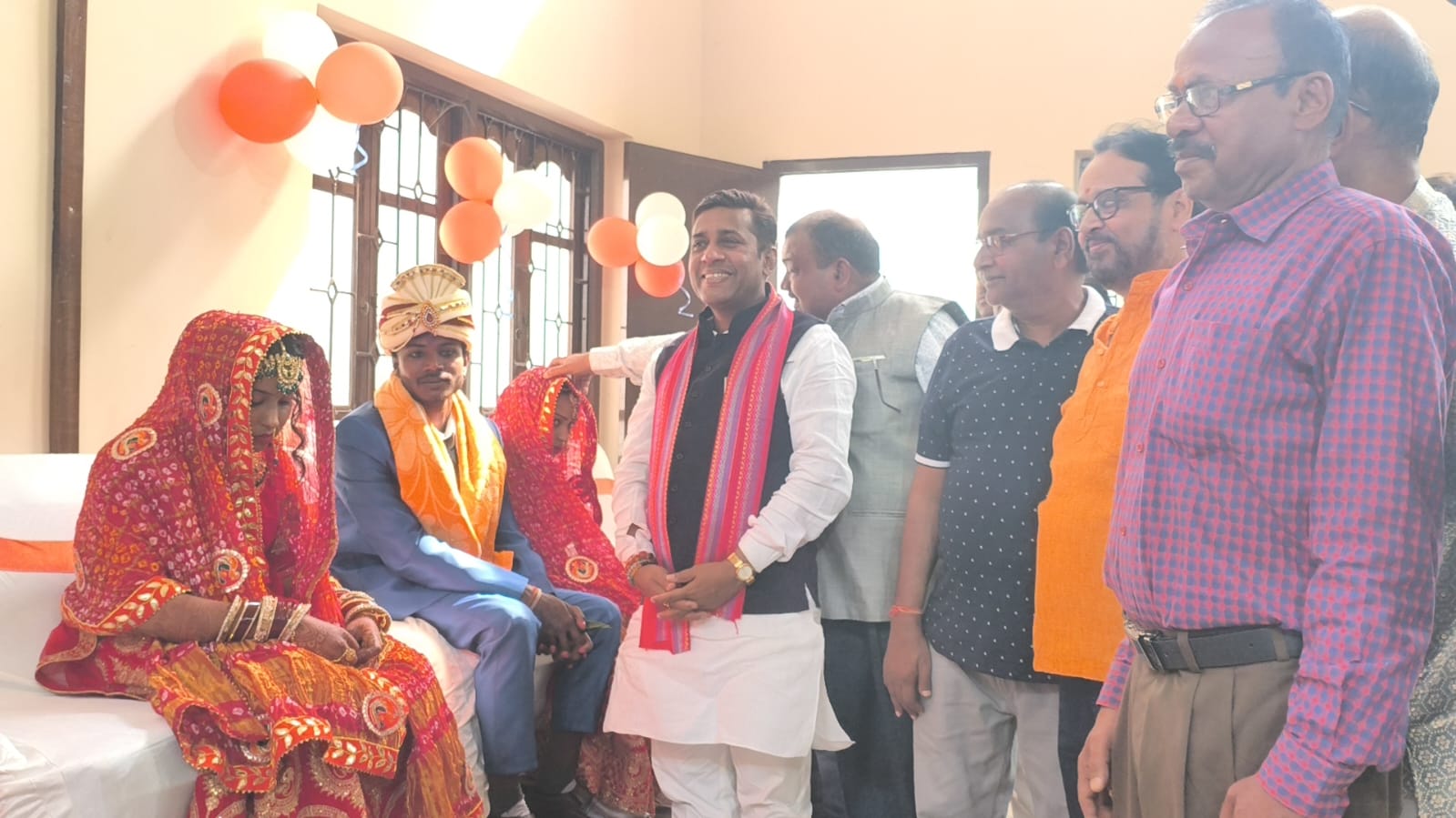 कहलगांव में गूंजी शहनाई: 8 जोड़ों ने एक साथ लिए सात फेरे, विधायक ने दिया आशीर्वाद; उपहारों से संवरी बेटियों की नई गृहस्थी