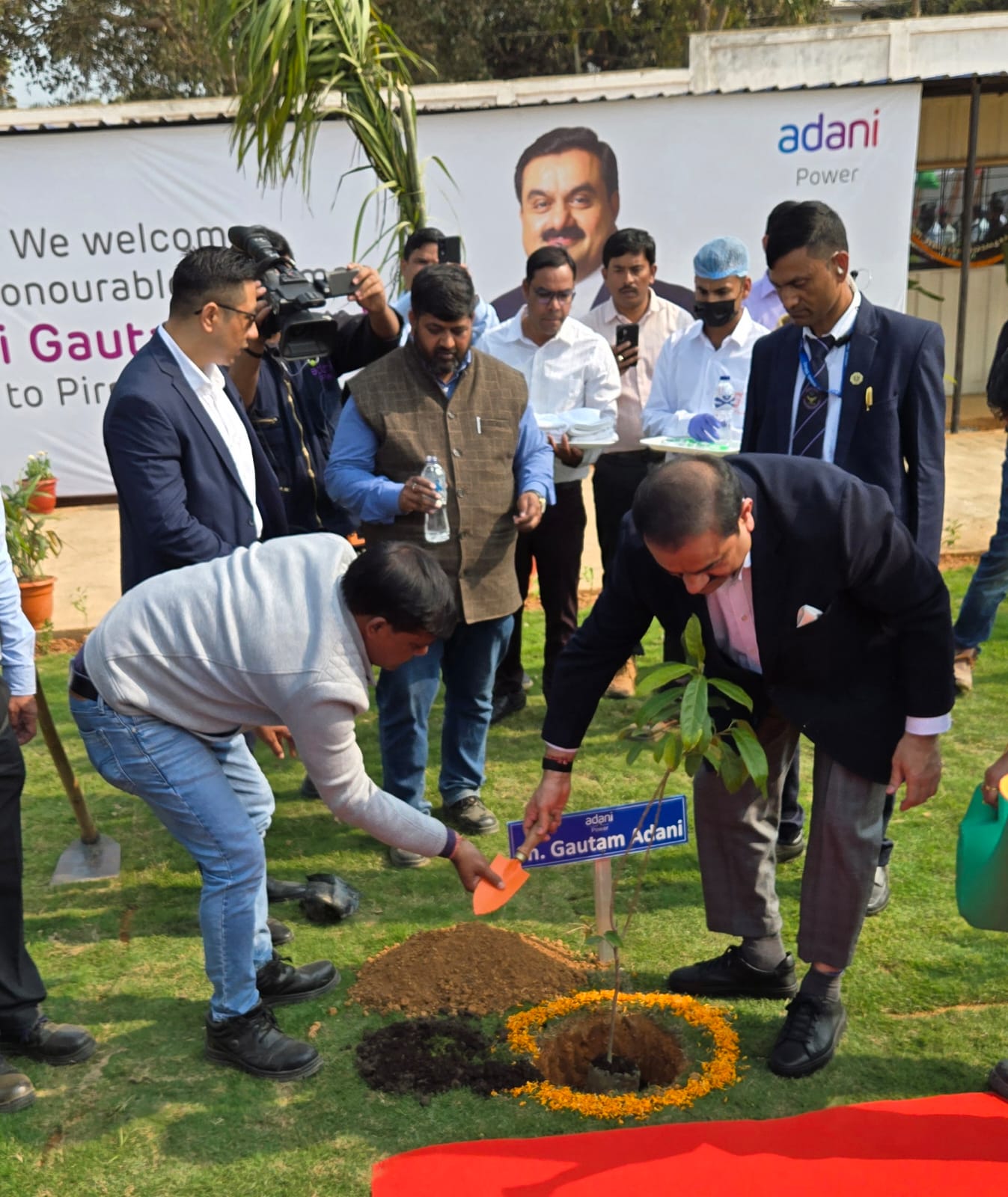 बिहार के औद्योगिक इतिहास का सबसे बड़ा निवेश: ₹30,000 करोड़ के प्रोजेक्ट का जायजा लेने पीरपैंती पहुंचे गौतम अदाणी 2 IMG 20260222 WA0146