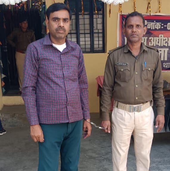 कोचस में शर्मनाक: गुरु-शिष्य का रिश्ता कलंकित; 8 साल की बच्ची से छेड़खानी के आरोप में कोचिंग शिक्षक गिरफ्तार