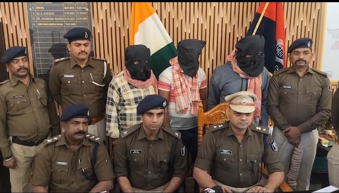 भागलपुर में नशे के ‘सौदागरों’ पर पुलिस का बड़ा प्रहार: 6220 बोतल प्रतिबंधित कोडिन सिरप बरामद, 3 तस्कर गिरफ्तार; गोदाम से चल रहा था सप्लाई का खेल