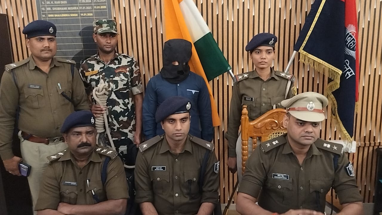 भागलपुर के सिकंदरपुर में100 ग्राम ब्राउन शुगर और शराब के साथ समीर आनंद गिरफ्तार; वेट मशीन से तौलता था मौत का सामान