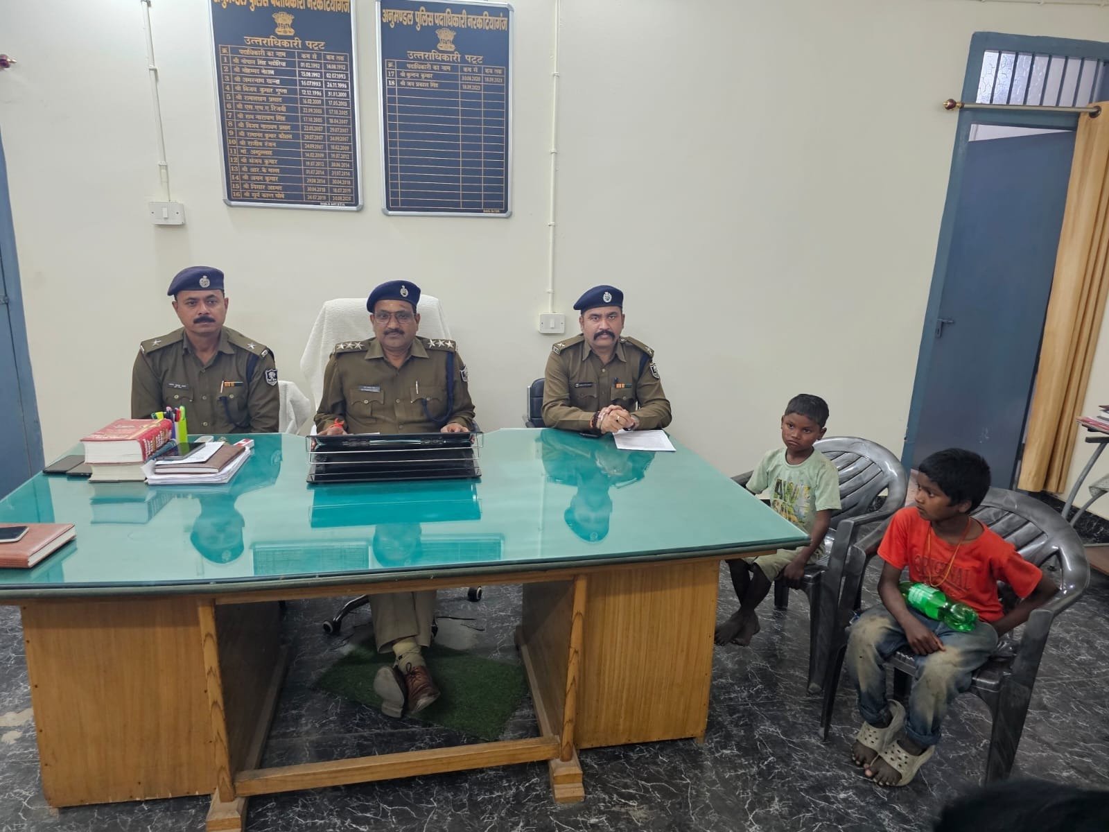 बेतिया पुलिस की बड़ी कामयाबी: शिकारपुर से लापता दो मासूम महज 2 घंटे में लौरिया से बरामद; अफवाहों पर ध्यान न देने की अपील