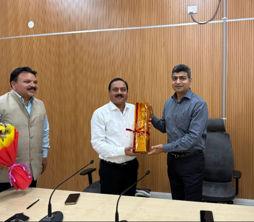 अनुभव और सेवा का सम्मान: सचिव मो० नैय्यर इकबाल को खाद्य एवं उपभोक्ता संरक्षण विभाग ने दी भावभीनी विदाई; अभय कुमार सिंह ने सराहा अनुकरणीय कार्यकाल