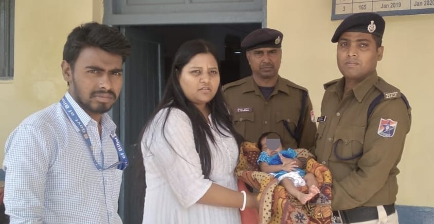 मानवता शर्मसार: नाथनगर स्टेशन पर लावारिस मिली 15 दिन की मासूम बच्ची; RPF के ‘नन्हे फरिश्ते’ ने बचाई जान