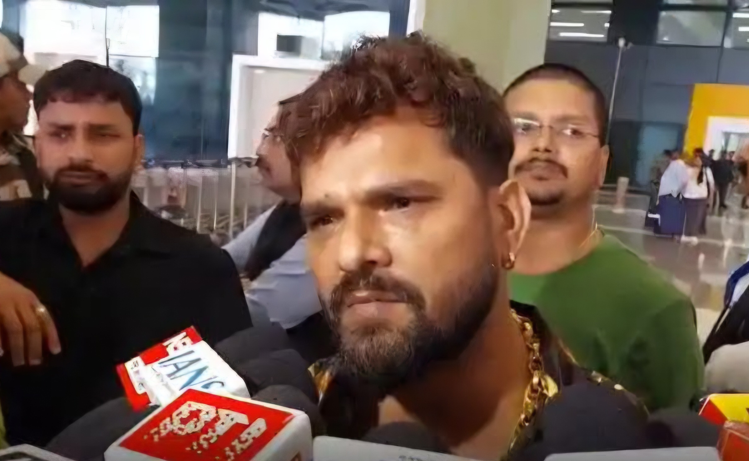 राजनीति में 'नो एंट्री': खेसारी लाल यादव ने भाजपा में शामिल होने की चर्चाओं पर लगाया विराम; कहा- "सियासत में झूठ बोलना पड़ता है, मैं कलाकार ही भला"