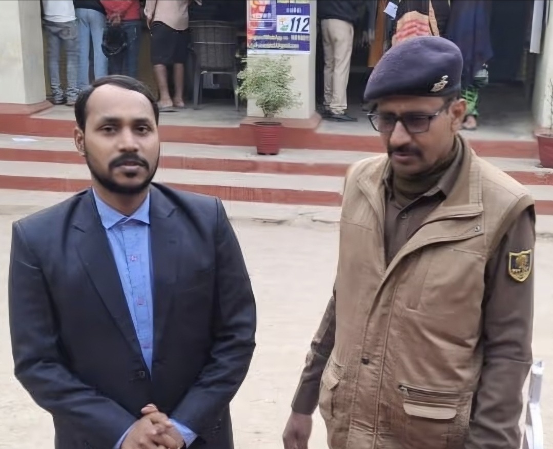 नकली DM बनकर गांव में रौब, कलेक्टरेट पहुंचते ही फंस गया ‘सूटबूट बाबू’.. 20 मिनट में खुल गई पोल, पुलिस के हवाले