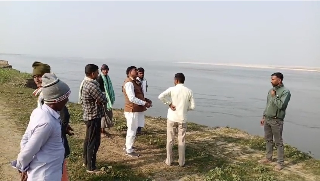 गंगा के आगे बेबस गांव! मनेर के हल्दी छपरा में भीषण कटाव से दहशत