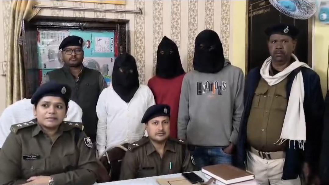 धनी लोन के नाम पर साइबर ठगी का बड़ा खुलासा: शेखपुरा में 5 शातिर गिरफ्तार, 6 मोबाइल जब्त