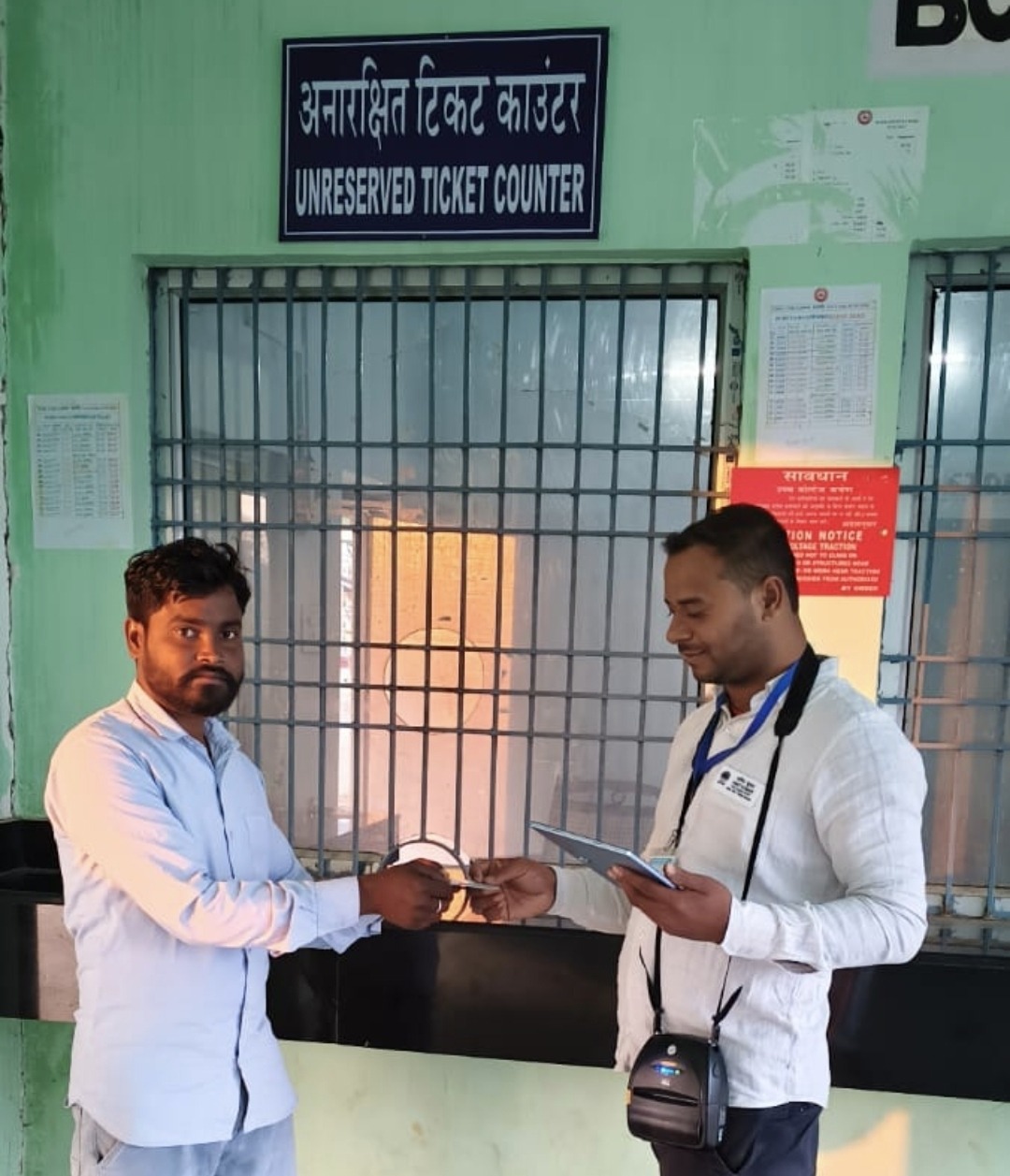 पोड़ैयाहाट स्टेशन पर अब लाइन में लगने का झंझट खत्म: मालदा मंडल ने शुरू की ‘m-UTS’ सेवा; मोबाइल से तुरंत मिलेगा जनरल टिकट, भीड़ से मिलेगी राहत