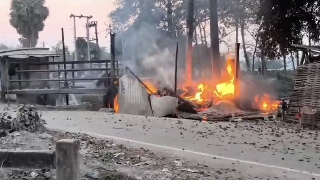 मुजफ्फरपुर में बड़ा हादसा: गैस सिलेंडर फटने से होटल में लगी भीषण आग, 2 बाइक समेत लाखों का सामान जलकर खाक