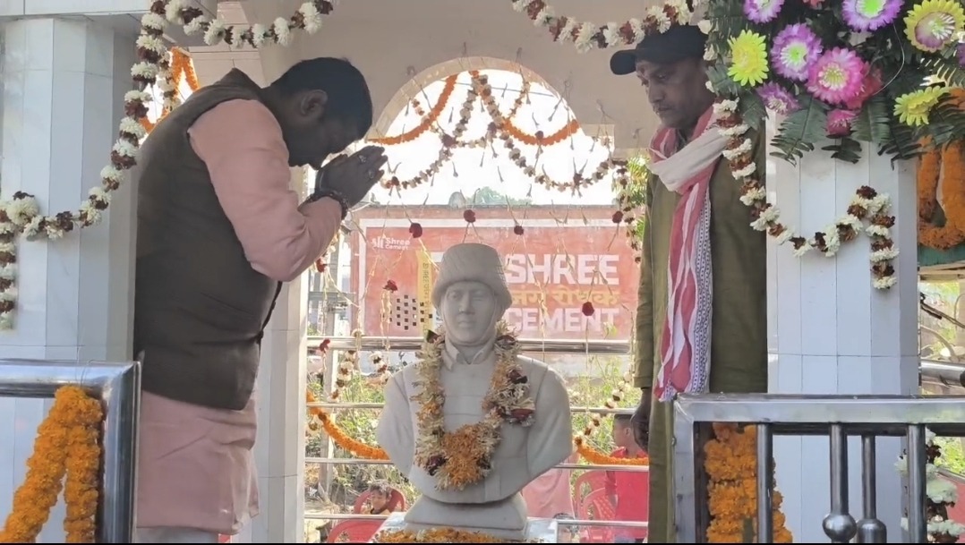 पुलवामा के वीरों को नमन: कहलगांव विधायक ने शहीद रतन ठाकुर की प्रतिमा पर अर्पित किए पुष्प; बोले- ’14 फरवरी का वो काला दिन देश कभी नहीं भूल सकता’
