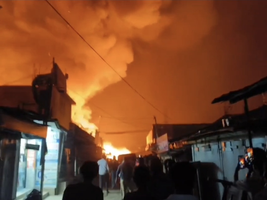 कटिहार में ‘महाविनाश’: कुर्सेला में धू-धू कर जलीं 200 से ज्यादा दुकानें; करोड़ों का माल खाक, बचाने का मौका भी नहीं मिला