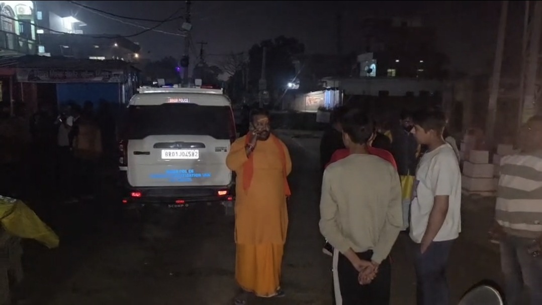 ‘प्रशासन’ लिखी स्कॉर्पियो से ठांय-ठांय; शराब के नशे में थानेदार और कोर्ट के पेशकार ने की हवाई फायरिंग, दोनों गिरफ्तार