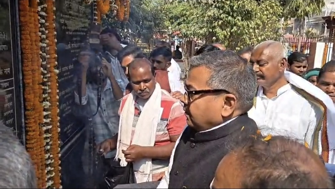 तारापुर: जमुई सांसद अरुण भारती ने शहीदों को किया नमन; बोले- ‘संसद में गूंजेगी क्षेत्र की आवाज’, बेलाडीह में हाई मास्क लाइट का उद्घाटन