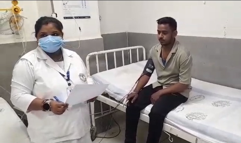 मुंगेर में बड़ा हादसा: बैंक के गार्ड की बंदूक से अचानक चली गोली, दुकान में काम कर रहा युवक गंभीर रूप से घायल