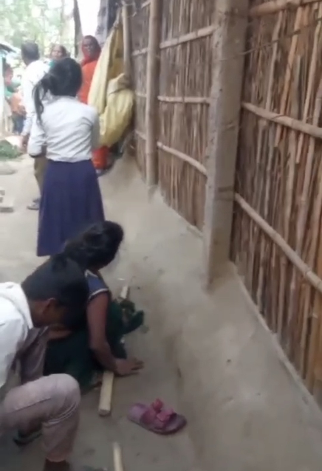 खगड़िया में अंधविश्वास का खूनी खेल: डायन बताकर महिला और मासूमों पर जानलेवा हमला; घर में घुसकर ₹1 लाख की लूट, वीडियो वायरल